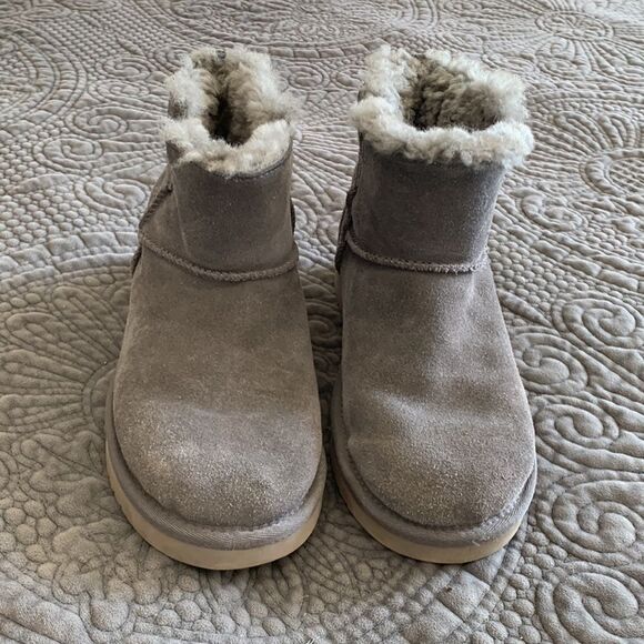 Koolaburra by UGG mini boots, size 6. - Picture 4 of 5
